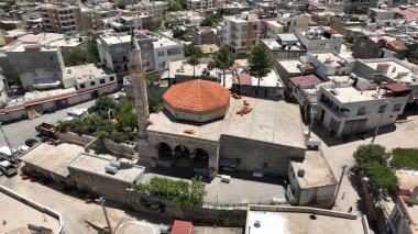 Sermik Ulu Camii, Artukid döneminde 1167 yılında inşa edilmiştir. Cami 'nin İHA' yla çekilmiş bir fotoğrafı. Diyarbakır, Türkiye.