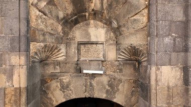 Sultandagi Caravanserai, Seljuk döneminde inşa edilmiştir. Kervanın avlusunun en üst manzarası. Afyonkarahisar, Türkiye.