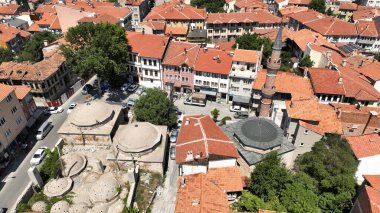 Balikli Camii, Anadolu Seljuk döneminde 13. yüzyılda inşa edilmiştir. Cami tarafında Balikli Hamamı var.. 