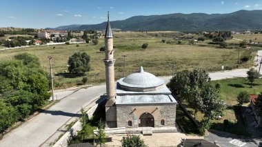 Alaeddin Keykubat Camii, Kutahya 'nın Yoncali ilçesinde yer almaktadır. Cami ve onun yanındaki hamam 13. yüzyılda Seljuk döneminde inşa edilmiştir..