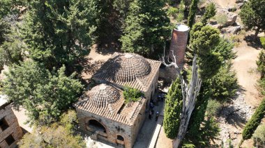 Aksebe Sultan Camii 1230 yılında Anadolu Seljuk döneminde inşa edilmiştir. Cami 'nin İHA' yla çekilmiş bir fotoğrafı. Alanya, Antalya, Türkiye.