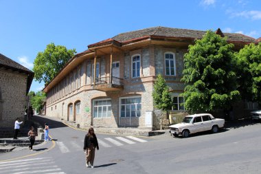 Geleneksel Sheki evleri 20. yüzyılda inşa edildi. Evlerdeki tuğla dekorasyonu olağanüstü. Azerbaycan.