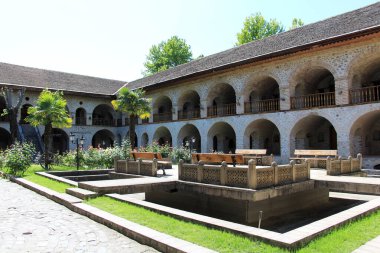 Sheki Caravanserai, Azerbaycan 'da yer alır. Sheki Caravanserai 18. yüzyılda inşa edildi. Azerbaycan. 