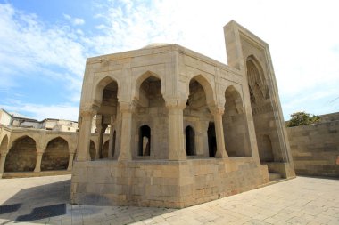 Shirvanshahs Sarayı, Azerbaycan 'ın Bakü şehrinde yer almaktadır. Shirvanshahs Sarayı 15. yüzyılda inşa edildi. Saray Bakü şehir merkezinde yer almaktadır..