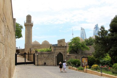 Shirvanshahs Sarayı, Azerbaycan 'ın Bakü şehrinde yer almaktadır. Shirvanshahs Sarayı 15. yüzyılda inşa edildi. Saray Bakü şehir merkezinde yer almaktadır..