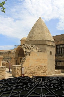 Yahyayi Shirvani 'nin mezarı Bakü' deki Shirvanshahs Sarayı 'nın avlusunda yer almaktadır. Mezar 15. yüzyılda inşa edildi. Bakü, Azerbaycan.