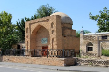 Karashash Ana Mezarı Sayram bölgesinde yer almaktadır. Mezar Ahmet Yesevi 'nin annesi Ayşe Hanım için ortaçağda yapıldı. Şymkent, Kazakistan.