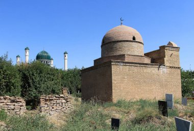 Mirali Baba 'nın mezarı Sayram ilçesinde yer almaktadır. Mezar 10. yüzyılda inşa edildi. Şymkent, Kazakistan.
