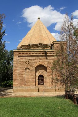 Babaci Hatun Mezarı 11. yüzyılda Karakanid döneminde inşa edilmiştir. Mezar Taraz, Kazakistan 'da..
