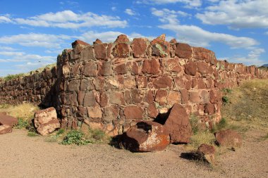 Akyrtas, Kazakistan 'ın Taraz kentinde yer alan bir şehirdir. Akyrtas UNESCO dünya mirası listesinde yer alıyor. Şehir dağlardan getirilen kahverengi taşlarla inşa edildi..