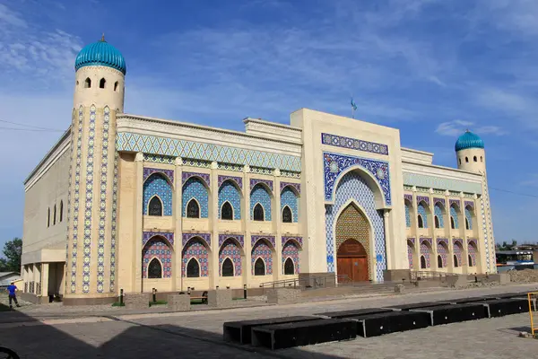 Taraz Tarih Müzesi 2023 yılında inşa edilmiştir. Müzenin dış duvarlarında geleneksel fayanslar var. Taraz, Kazakistan.