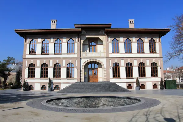 Konya Kız Öğretmenler Eğitim Okulu binası 1917 yılında Mimar Muzaffer Bey tarafından inşa edilmiştir. Bina bugün Taş Bina olarak biliniyor. Bina Konya Belediyesi tarafından kullanılmaktadır. Konya, Türkiye.