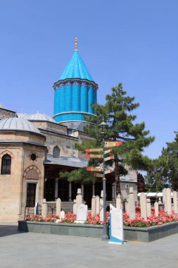 Mevlana Müzesi, Dini bina, içinde yeşil minare ve müze var. Mevlana Celaleddin Rumi, İslam 'ın sufi filozofu ve mistik şairi. Konya, Türkiye.