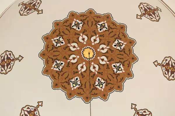 Sultan Selim Camii 'nin narthex' inin kubbesi. Cami, Osmanlı döneminde 16. yüzyılda inşa edildi. Konya, Türkiye.