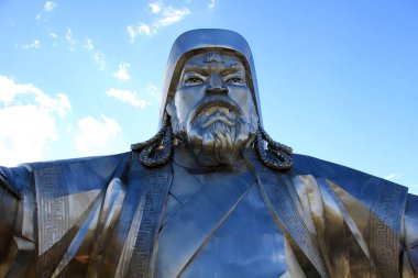Cengiz Han 'ın binicilik heykeli artık bir müze. 40 metre yüksekliğindeki heykel 2008 yılında tamamlandı. Cengiz Han, Moğol İmparatorluğu 'nun kurucusuydu. Ulaanbaatar, Moğolistan.