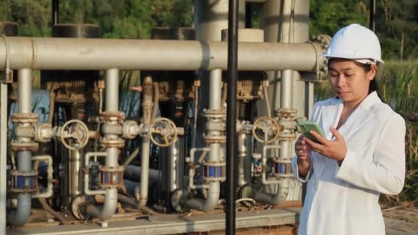 Environmental Engineer White Helmet Working Wastewater Treatment Plant Water Supply — Vídeo de Stock