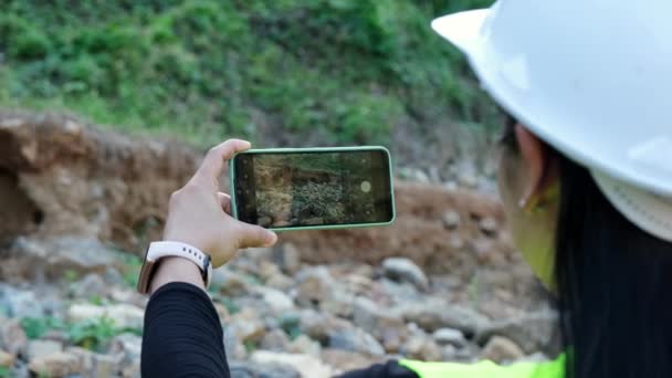 Female Geologist Using Mobile Phone Take Pictures Examine Nature Analyze — Stockvideo