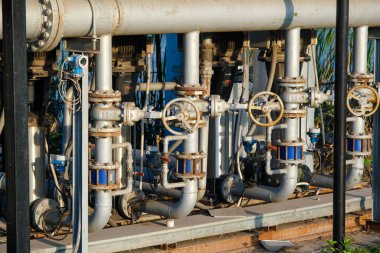 Manual valves for use in industrial areas that are commonly installed on tanks, pipes, pumps, ponds and wells in combined cycle power plants.