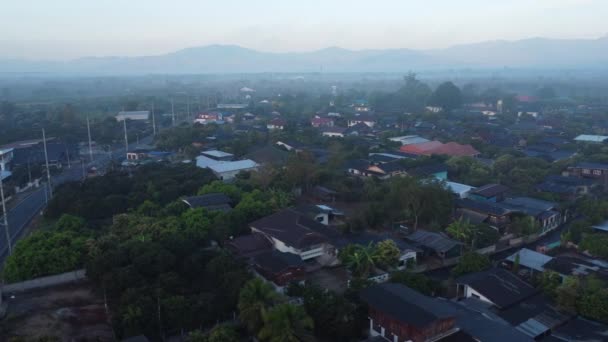 Vue Aérienne Village Rural Recouvert Smog Par Les Activités Brûlage — Video