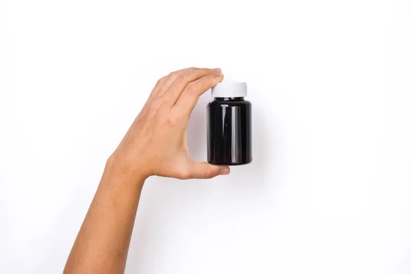 Жіноча Рука Тримає Порожню Пляшку Таблеток Ізольовано Білому Тлі Упаковка Ліцензійні Стокові Зображення