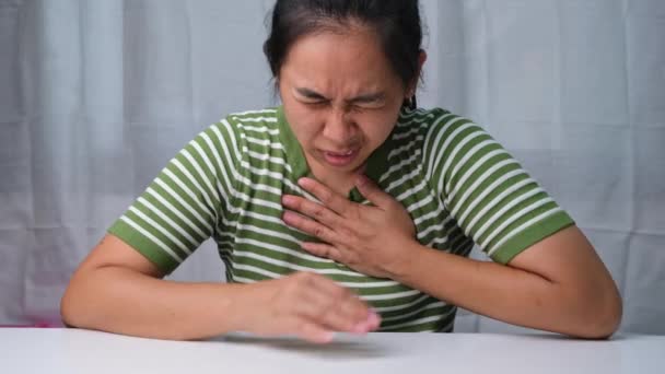 Woman Holding Her Chest Pain Expression Women Have Chest Pain — Stock Video