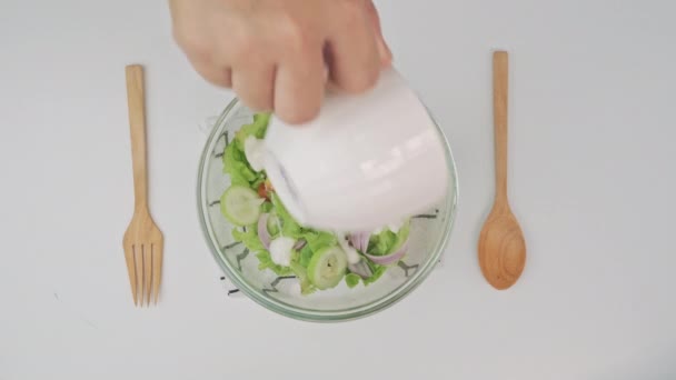 Gotowanie Kobieta Robi Świeże Warzywa Organiczne Sałatki Kuchni Kobiece Ręce — Wideo stockowe