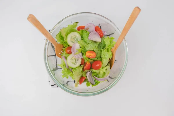 Cozinhar Mulher Fazendo Salada Vegetal Orgânica Fresca Cozinha Mãos Femininas — Fotografia de Stock