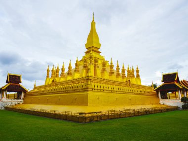 Phra Luang veya Phra Chedi Lokachulamanee Vientiane Laos 'ta çok önemli bir ibadet yeri olarak kabul edilir..