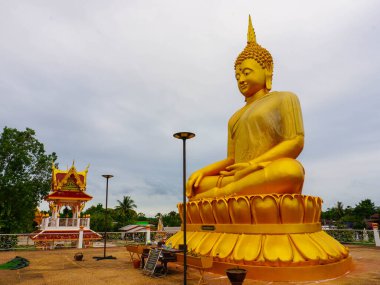 Wat Sawangwaree 'deki büyük Buda heykeli, Bueng Khong Bölgesi, Bueng Kan Bölgesi, Tayland.