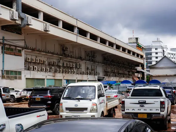 26 Haziran 2024, Vientiane, Laos - Yerleşim binaları ya da Vientiane ofisi.