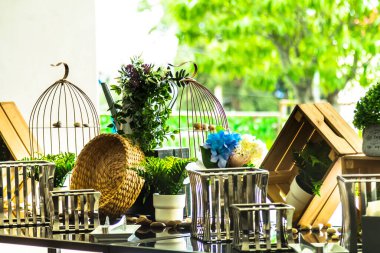 Sofra takımı ve çatal bıçaklı parti sofrası..