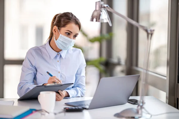 Businesswoman Face Mask Working Office — Stock Photo, Image