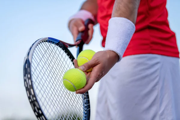 Sport Pronto Servire Giovane Uomo Che Gioca Tennis — Foto Stock