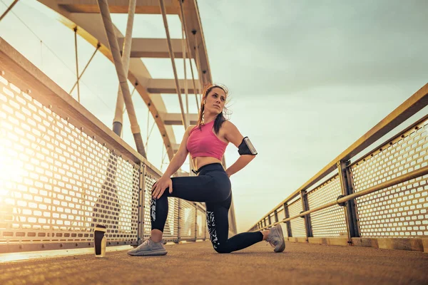 Fitness Frau Streckt Beine Nach Dem Training Der Stadt Menschen — Stockfoto