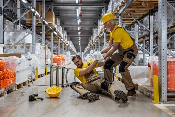 Warehouse Worker Falling Trying Pick Heavy Cardboard Box Shelf Hard — Stock Photo, Image