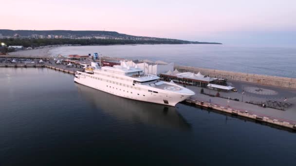 Grande Yacht Motore Lusso Ormeggiato Nel Porto Varna Bulgaria — Video Stock
