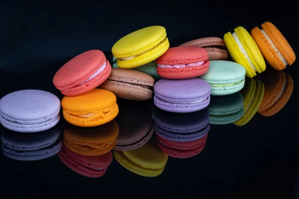 Lots Colorful Macaroons Black Background Reflection Traditional French Dessert — Stock Photo, Image