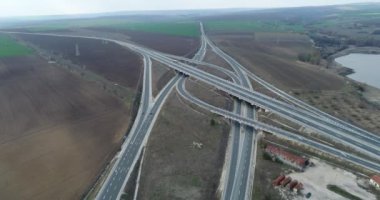 Otoyol ve Üstgeçit hava görünümünü. Yol Kavşağı, otoyol kavşağı üstten görünüm.
