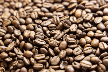 Kavrulmuş kahve çekirdeklerinin arka planı. Dolu kahve.