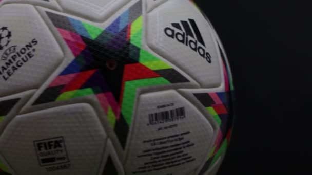 Varna Bulgarien Dezember 2022 Adidas Ucl Pro Void Rotiert Der — Stockvideo
