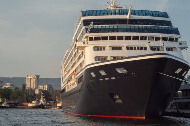 Limandaki büyük yolcu gemisi. Varna, Bulgaristan