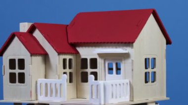 Dönüşümlü küçük aile evi modeli. Yeni ev kavramı