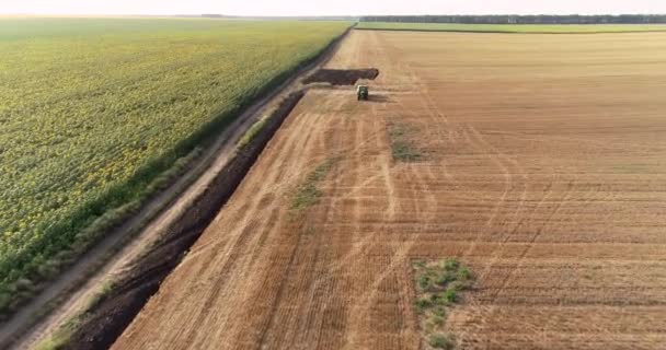 Aerial View Farming Tractor Spraying Field Protection Plants — Vídeos de Stock
