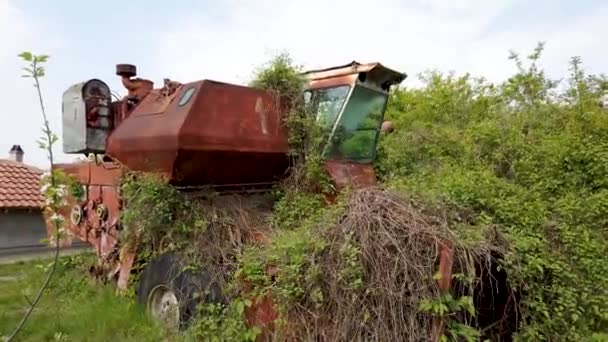 Vieja Cosechadora Abandonada Rusty Estropeado Cosechadora — Vídeo de stock