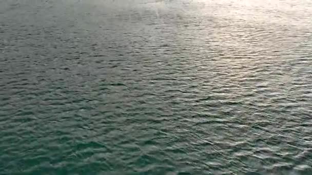 Voo Vídeo Drone Sobre Oceano Mar Perto Água — Vídeo de Stock