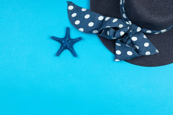 Blue Hat Ribbon Starfish Blue Background Summer Concept Top View — Stock Photo, Image