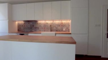 Yeni modern mutfak. Yeni evim. İç mekan 