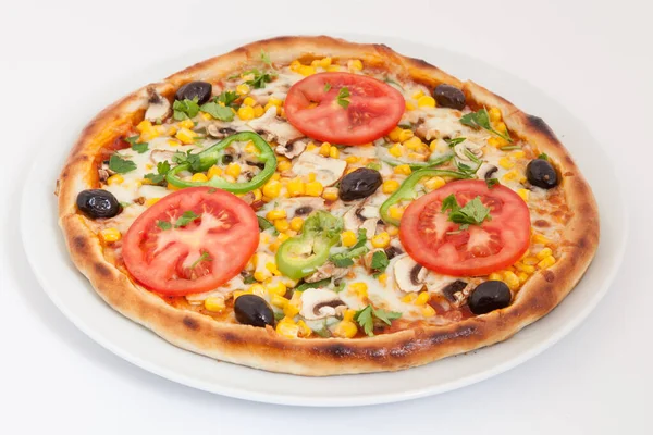 Deliziosa Pizza Italiana Con Verdure Formaggio Piatto Bianco — Foto Stock