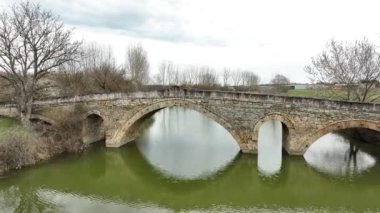 Bulgaristan 'da orta yaş köprüsü. Eski Roma köprüsü
