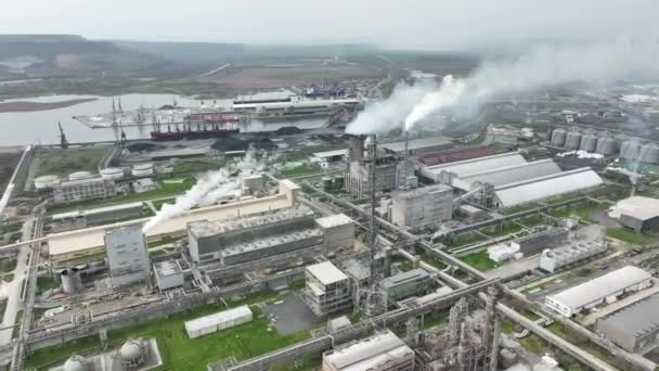 Fabbrica Chimica Con Fumo Impianto Chimico Centrale Elettrica Industriale Con — Video Stock